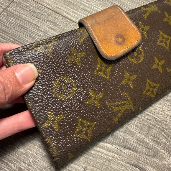 Louis Vuitton Wallet - Picture 5 of 11